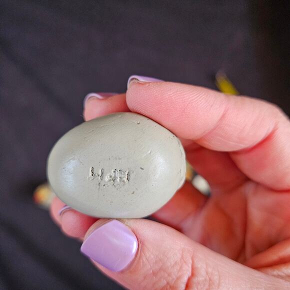 Three Hatching Toucan Babies Clay Figurines Signed HFM - Picture 5 of 7